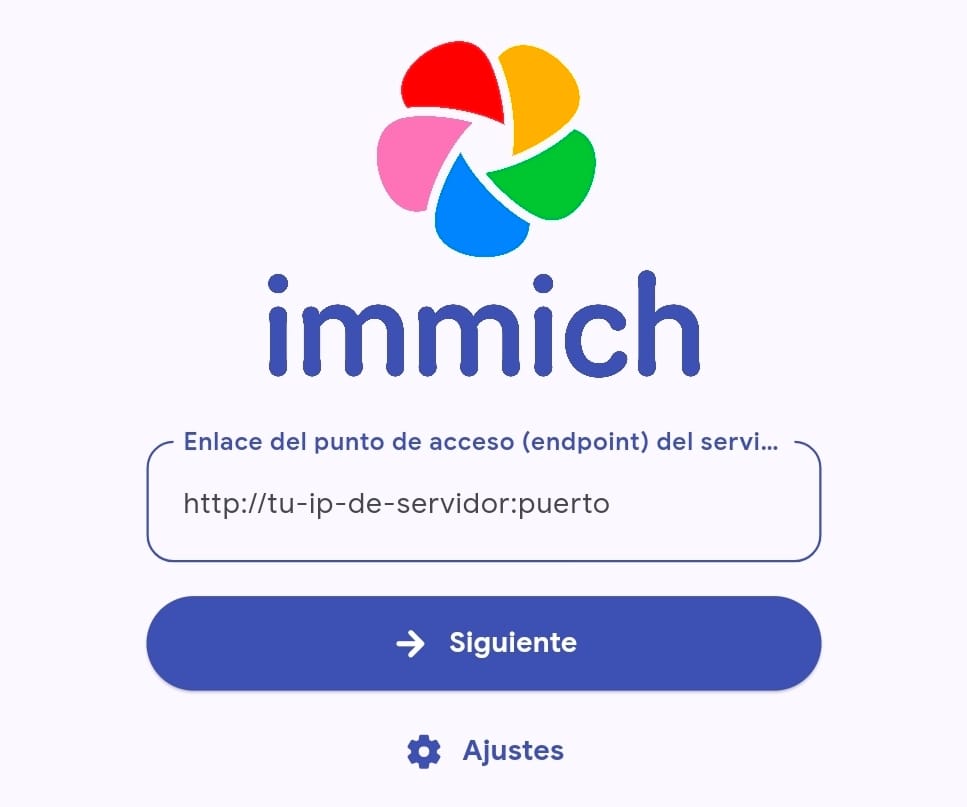 Pantalla con el formulario para introducir la dirección de nuestro servidor de Immich para la APP de Android.