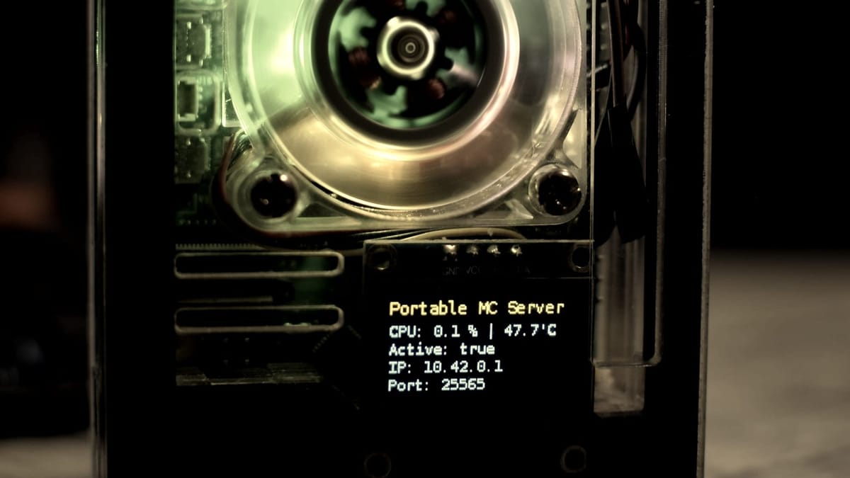 Raspberry Pi 5 with a case and a screen showing the Minecraft Server data
